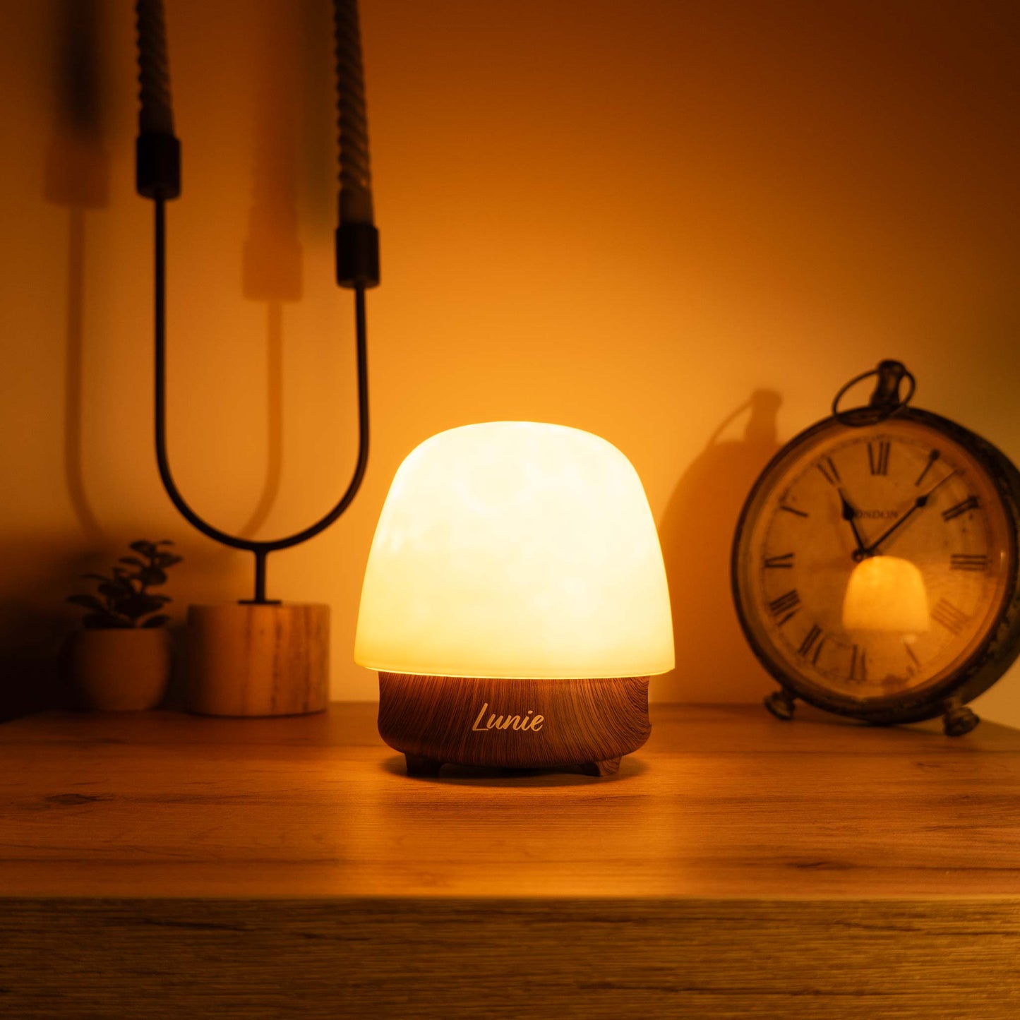 Zanora Lunie Lampa